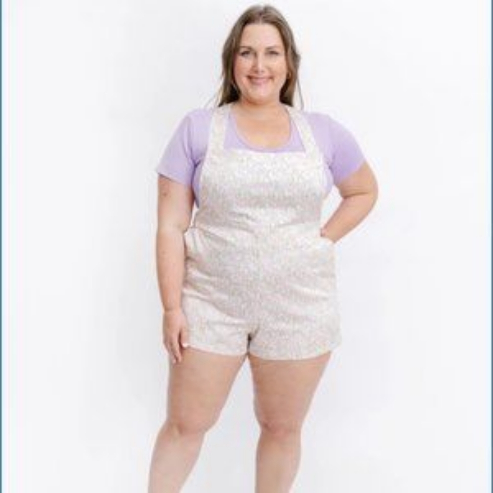 Brand New Smash and Tess Rachel Shorty Romperalls size Medium